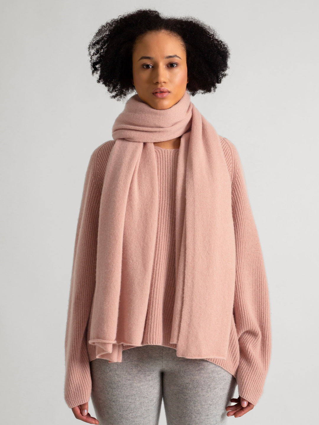 signaturskjerf, kashmina, peachy pink, kashmir skjerf, 100% ren kasjmir, bærekraftig høst vinter