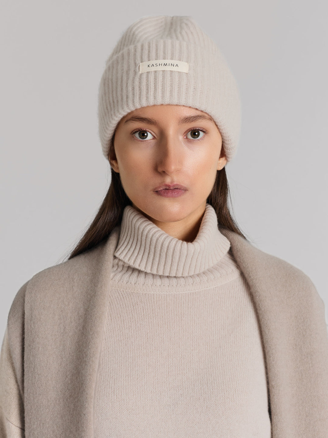 Cashmere lue i 100% ren kashmirull. Norsk design fra Kashmina. Farge: Cream.