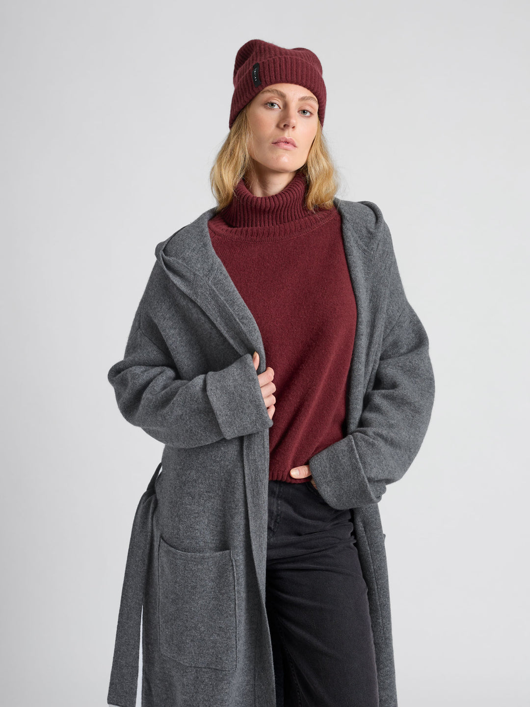 Kashmirlue "Elli" i 100% ren cashmere, kashmir. Farge: Bordeaux. Norsk design fra Kashmina.