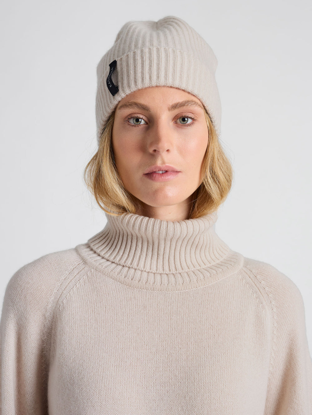 Kashmirlue "Elli" i 100% ren cashmere, kashmir. Farge: Cream. Norsk design fra Kashmina.