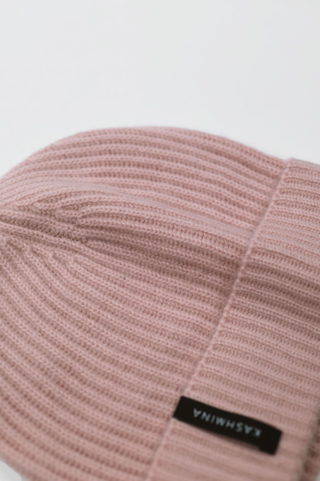 Kashmirlue "Elli" i 100% ren cashmere, kashmir. Farge: Rose Glow. Norsk design fra Kashmina.