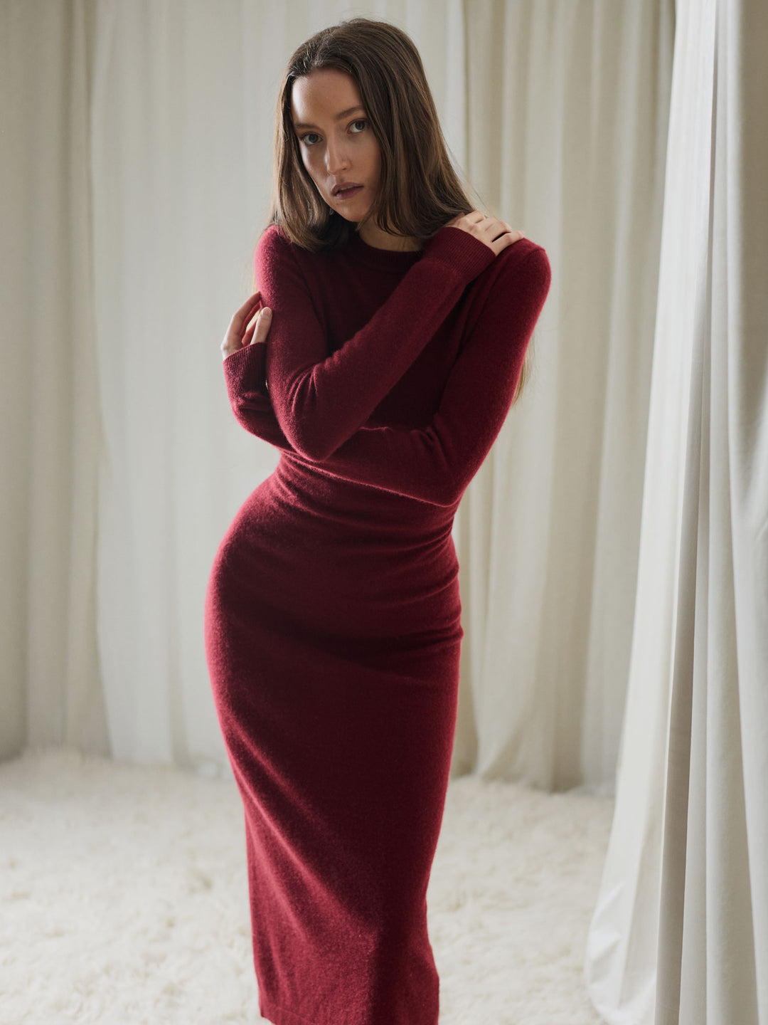 Kashmirkjole "Hedvig" i 100% ren cashmere. Norsk design fra Kashmina. Farge: Bordeaux - Burgunder.