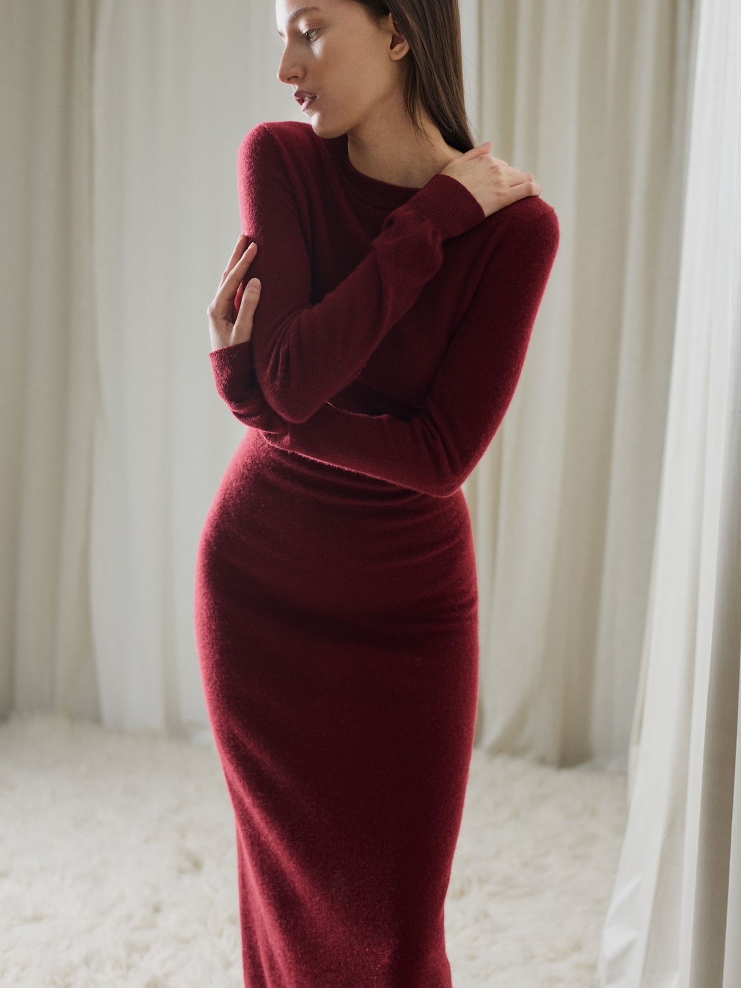 Kashmirkjole "Hedvig" i 100% ren cashmere. Norsk design fra Kashmina. Farge: Bordeaux - Burgunder.