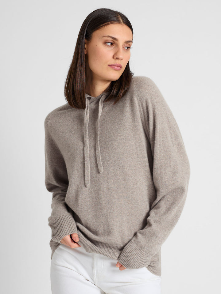 Kashmirgenser "lux hoodie" 100% kashmir fra Kashmina, fargen Toast