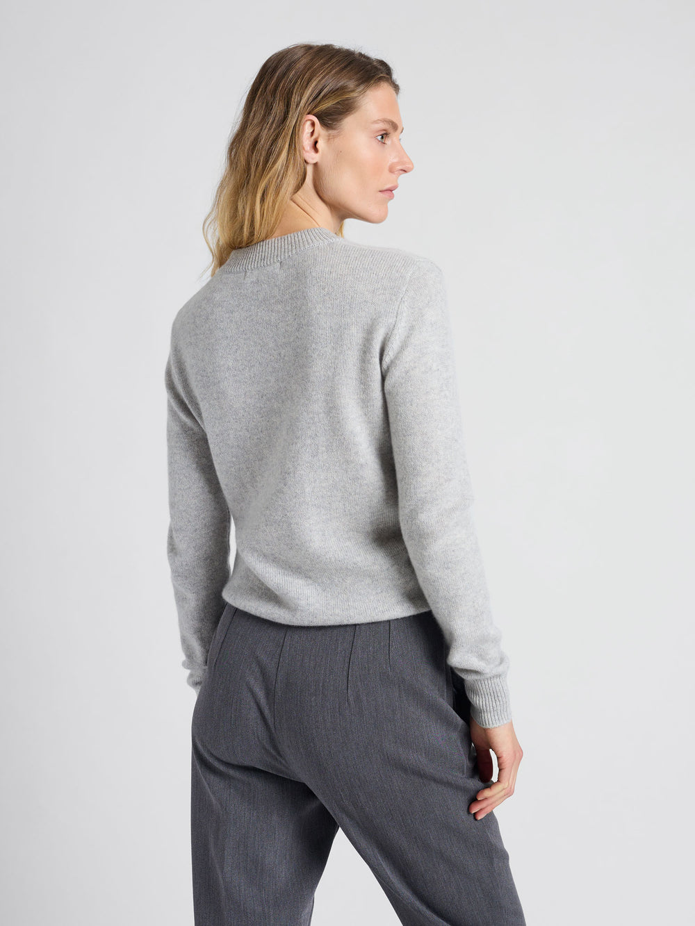 "Sofia long" kashmirgenser i 100% ren kashmir, cashmere. Norsk design fra Kashmina. Farge: Lys Grå.